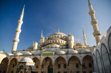 Sultan Ahmet Camii minaresi, Istanbul, Türkiye ile Sultanahmet Camii Türk İslam Simgesel Yapı adlı