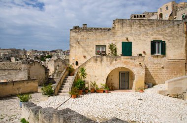 Taş sokaklar ve binalar Matera tarihsel manzaralı merkezi Sasso Caveoso tarihi antik kent Sassi di Matera, Avrupa kültür başkenti, Unesco Dünya Mirası, Basilicata, Güney İtalya