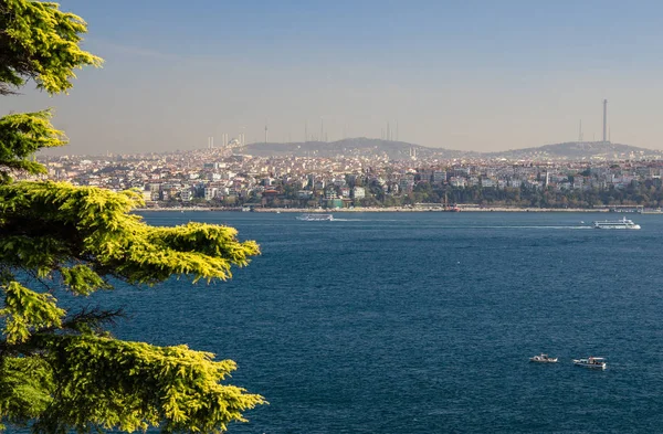 Navios Balsa Navegam Para Cima Para Baixo Chifre Ouro Istambul — Fotografia de Stock