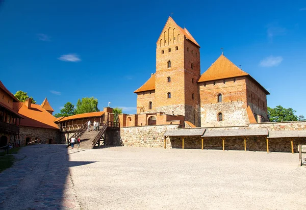 Gården Medeltida Gotiska Slottet Trakai Med Stenväggar Och Torn Med — Stockfoto