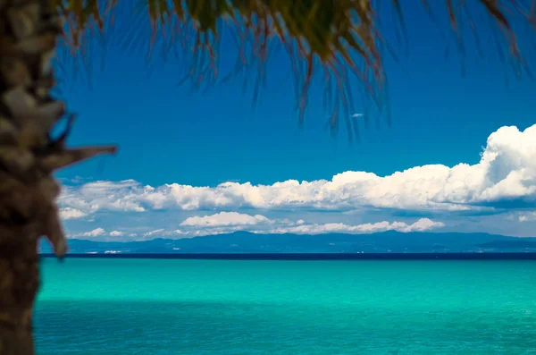 Blue Paradise Vatten Kolpos Toroneosbukten Blå Himmel Vita Moln Och — Stockfoto