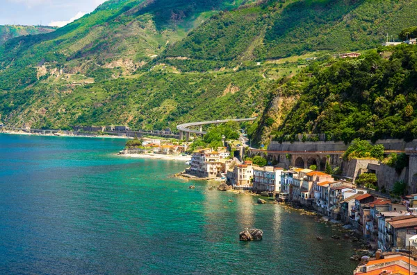 Hava Iyi Görünümü Küçük Bir Balıkçı Köyünde Evleri Chianalea Scilla — Stok fotoğraf