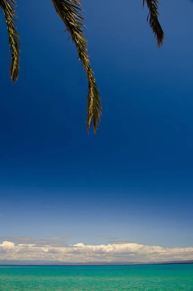 Vista Água Paradisíaca Azul Golfo Toroneos Kolpos Céu Azul Nuvens — Fotografia de Stock