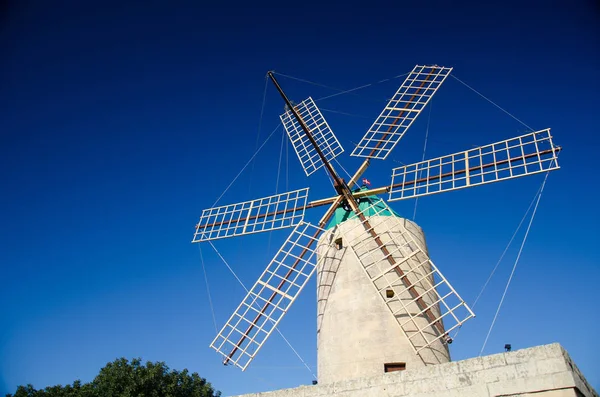 Moulin Vent Sur Fond Ciel Bleu Sur Île Gozo Malte — Photo