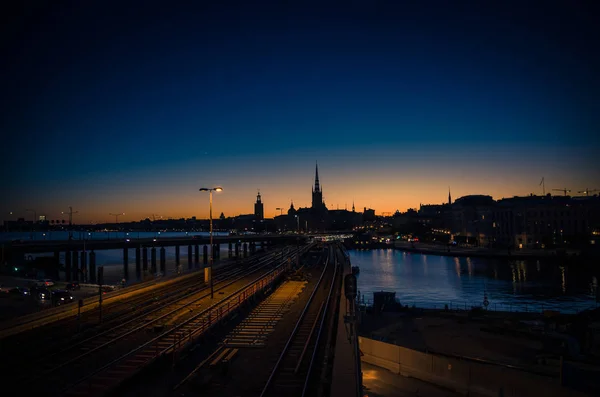 Silhouette Der Stockholmer Stadtlandschaft Skyline Mit Riddarholmen Kirchtürmen Rathaussturm Brücke — Stockfoto