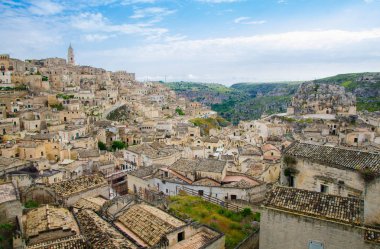 Matera tarihi merkezi Sasso Caveoso tarihi antik kent Sassi di Matera kaya mağara evler, Avrupa kültür başkenti, Unesco Dünya Mirası, Basilicata, Güney İtalya ile panoramik manzaralı