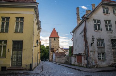 Tallinn eski kasaba kuleleri ve duvarlar, Estonya ile Ortaçağ sokaklarında