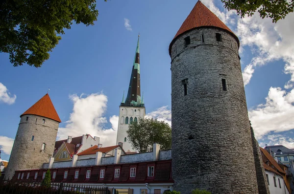 Medeltida Gatorna Gamla Stan Tallinn Med Torn Murar Och Sankt — Stockfoto