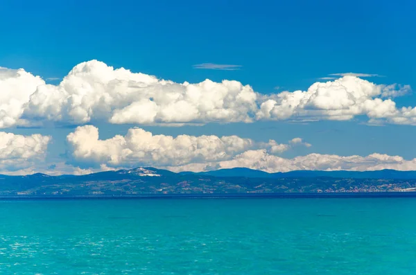 Vista Água Paradisíaca Azul Golfo Toroneos Kolpos Céu Azul Nuvens — Fotografia de Stock