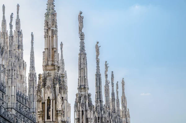 Estátuas Mármore Branco Telhado Famosa Catedral Duomo Milano Centro Histórico — Fotografia de Stock