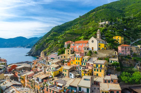 Vista Aérea Aldeia Vernazza Com Casas Típicas Coloridas Edifícios Multicoloridos — Fotografia de Stock