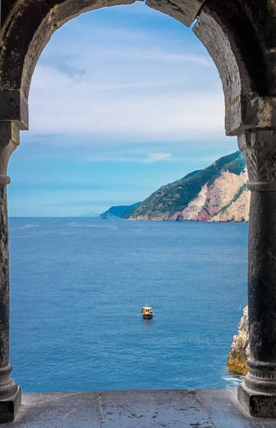 Grotta Lord Byron Coast Rock Cliff Boat Arch Colonnade Church Royalty Free Stock Photos