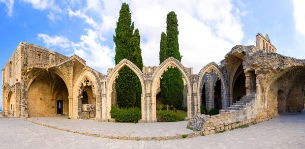 Antigas Ruínas Mosteiro Bellapais Abbey Bellabais Kyrenia Girne Com Arcos — Fotografia de Stock