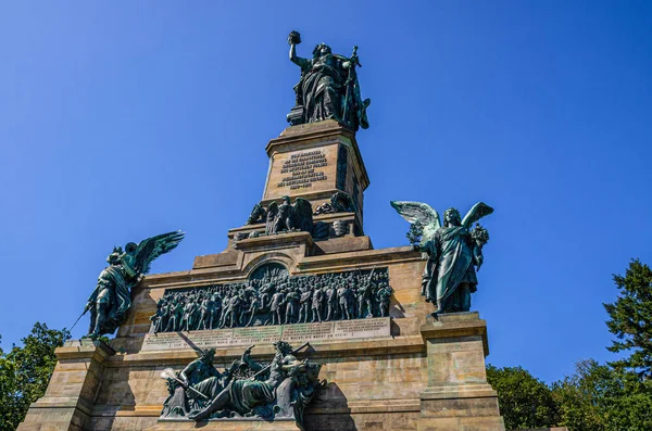 Niederwalddenkmal Germania-Denkmal auf Niederwald breitem Hügel des Rheintals — Stockfoto