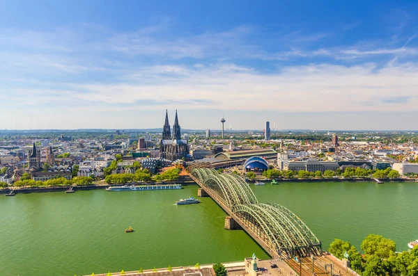 Flyg Panoramautsikt Över Kölns Stadslandskap Historiska Centrum Med Katedralen Centralstationen — Stockfoto