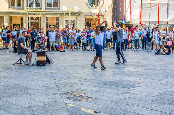 Colonia Alemania Agosto 2019 Dos Hombres Bailan Breakdance Realizan Acrobacias — Foto de Stock