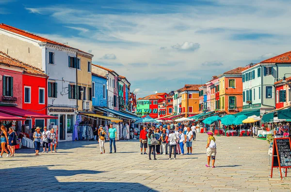 Burano Itália Setembro 2019 Turistas Asiáticos Estão Posando Fazendo Foto — Fotografia de Stock