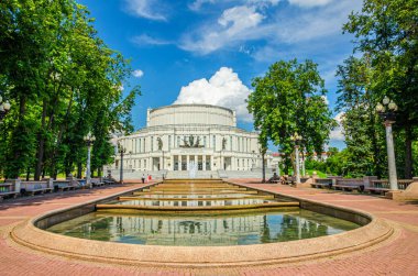 Minsk 'teki Ulusal Akademik Büyük Opera ve Bale Tiyatrosu binası