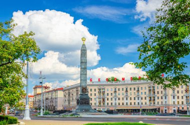 Minsk 'teki Zafer Meydanı Granit Zafer Anıtı ile