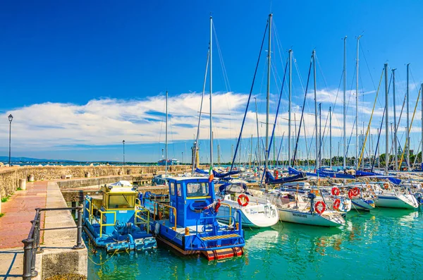 Centro histórico da cidade de Desenzano — Fotografia de Stock