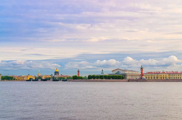 Санкт Петербургский Городской Пейзаж Дворцовым Мостом Через Неву Стрелка Васильевского — стоковое фото