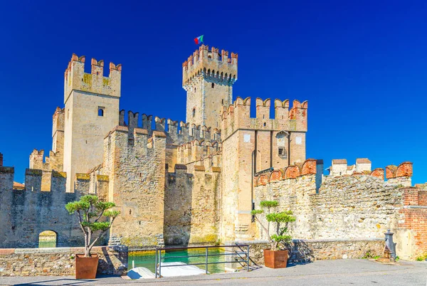 Castelo Scaligero Fortaleza Castello Sirmione Era Scaliger Centro Histórico Cidade — Fotografia de Stock