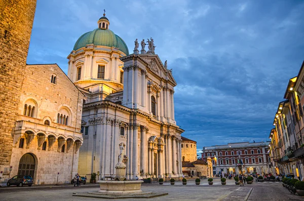 Palacio Del Broletto Catedral Santa Maria Assunta Duomo Nuovo Catedral — Foto de Stock