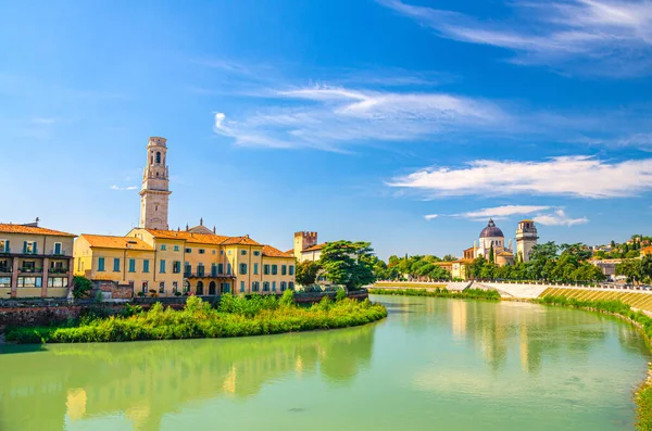 Verona Stadsgezicht Met Gebouwen Aan Oever Van Adige San Giorgio — Stockfoto