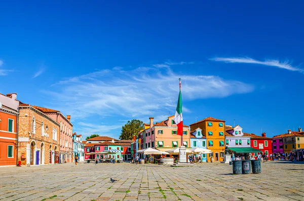 Burano Eiland Centrale Stadsplein Met Oude Kleurrijke Veelkleurige Gebouwen Italiaanse — Stockfoto