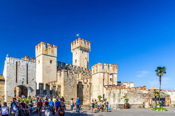 Sirmione Itália Setembro 2019 Fortaleza Scaligero Castle Castello Era Scaliger — Fotografia de Stock