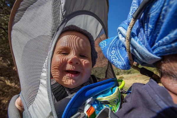 Man His Baby Boy Trekking Zion National Park Utah Usa — Stock Photo, Image
