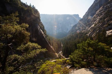 Yosemite Milli Parkı, California, ABD içinde Vernal düşüyor