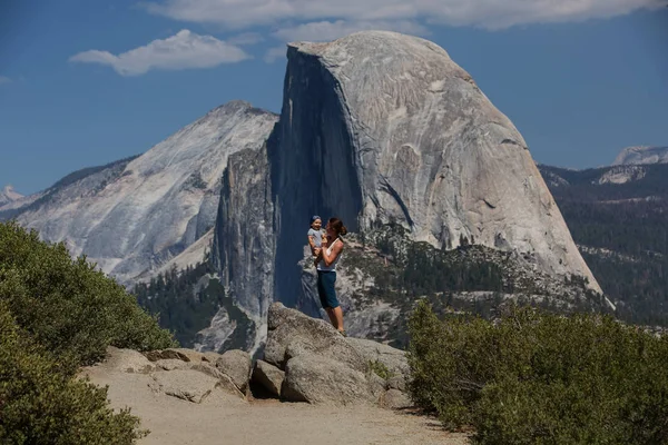 Mother Infant Son Visit Yosemite National Park California — Stock Photo, Image