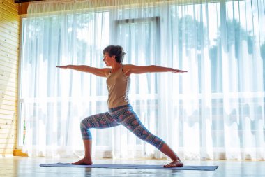 Kafkas kadın pratik yoga stüdyosu