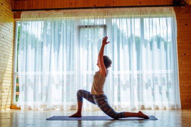 Kafkas kadın pratik yoga stüdyosu