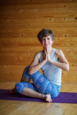 Kafkas kadın pratik yoga stüdyosu