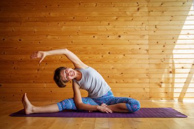 Kafkas kadın pratik yoga stüdyosu