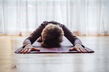 Kafkas kadın pratik yoga stüdyosu