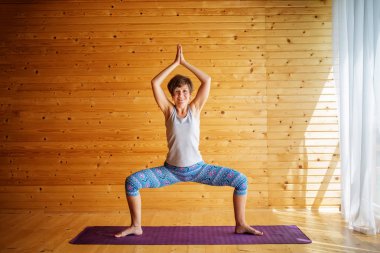 Kafkas kadın pratik yoga stüdyosu