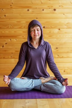 Kafkas kadın pratik yoga stüdyosu