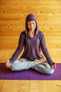 Kafkas kadın pratik yoga stüdyosu