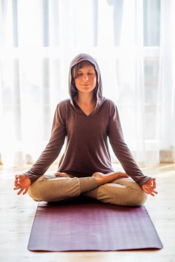 Kafkas kadın pratik yoga stüdyosu