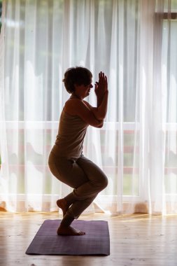 Kafkas kadın pratik yoga stüdyosu