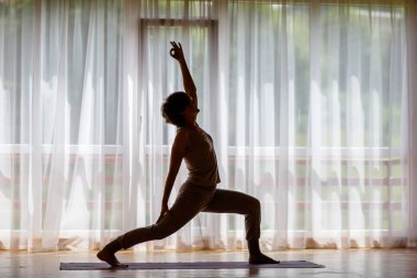 Kafkas kadın pratik yoga stüdyosu