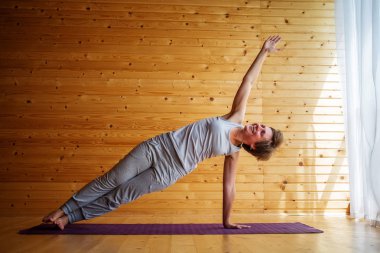 Kafkas kadın pratik yoga stüdyosu