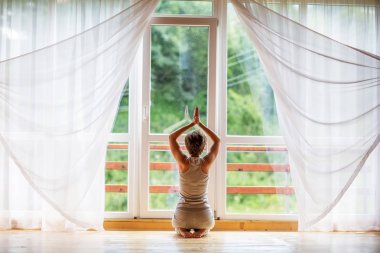 Kafkas kadın pratik yoga stüdyosu