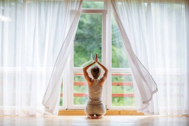 Kafkas kadın pratik yoga stüdyosu