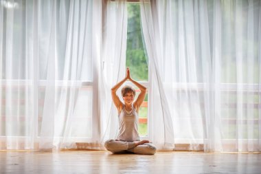 Kafkas kadın pratik yoga stüdyosu