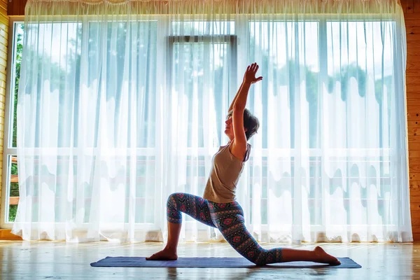 Kafkas kadın pratik yoga stüdyosu