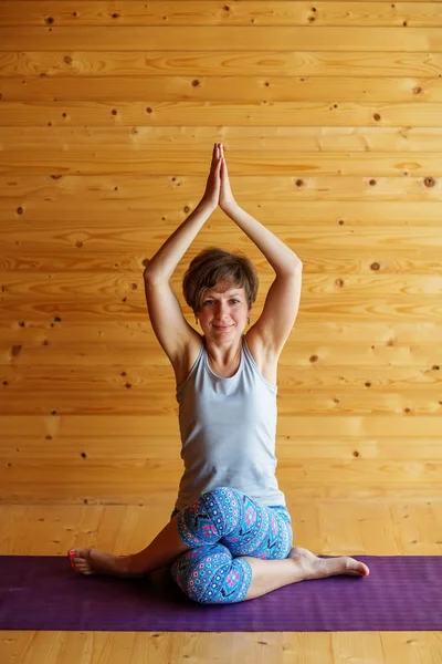 Kafkas kadın pratik yoga stüdyosu